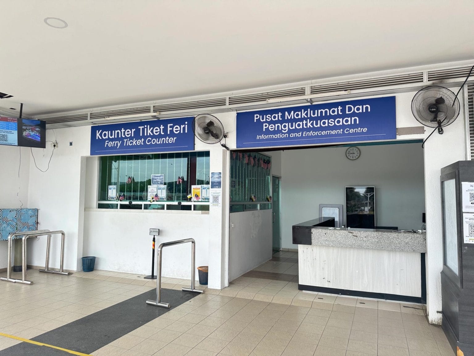 Customer Service Counter