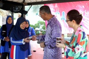 Artikel Perak Kini - 20 kawah dodol berjaya dimasak melalui Program Dodol Jiwa Murni TLDM dan Marina Island (11 Mei 2023) 6 Marina Island Pangkor - Family Vacation in Manjung Perak Perak Kini - Dodol Jiwa Murni 2023
