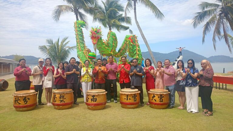 News Article Viral Perak Tengah - 72 METER Longest LOU SANG in PERAK 18 Marina Island Pangkor - Family Vacation in Manjung Perak Viral Perak Tengah