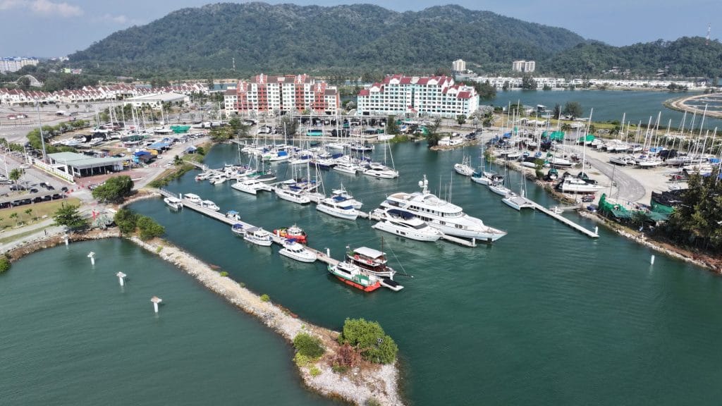 MARINA ISLAND PANGKOR YATCH CLUB